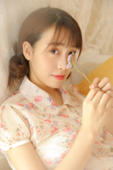 女人两腿张开图片